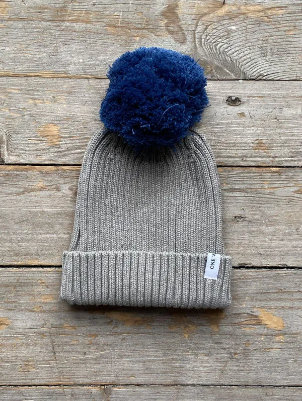 Knitted hat with ball