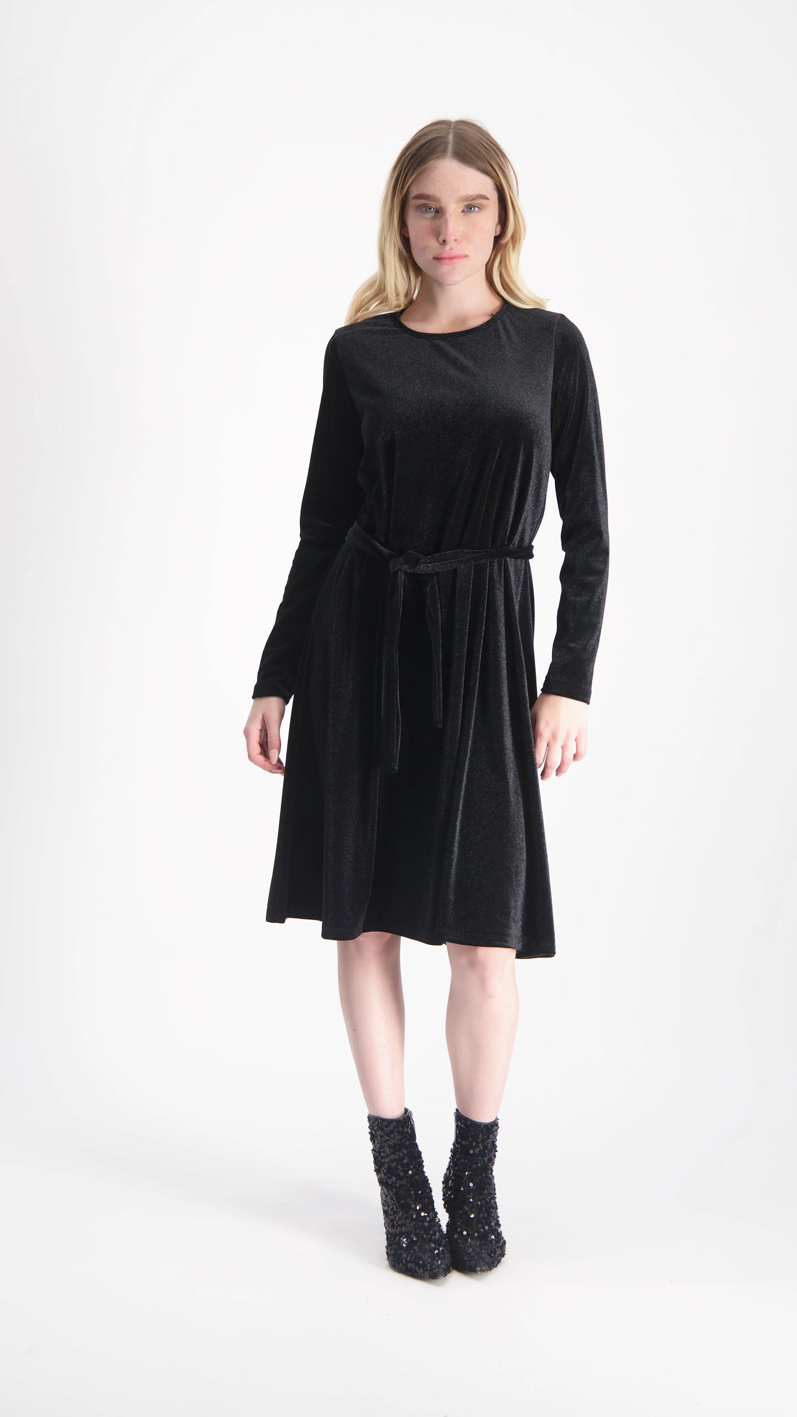 Velvet A-line Dress With Belt / Black Shine